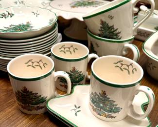 SPODE - over 100 pieces of Spode holiday serving dishes/plates and more 