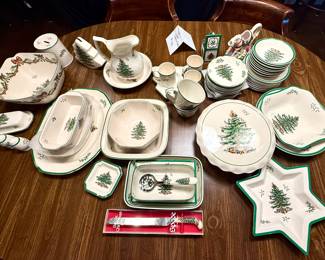 SPODE - over 100 pieces of Spode holiday serving dishes/plates and more 