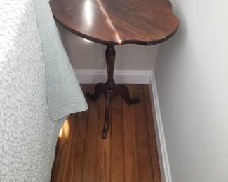 Petite pedestal table