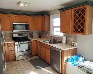 Cute kitchen U-sahped kitchen with pantry