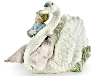 Lladro Porcelain “Swan Song" Sculpture
