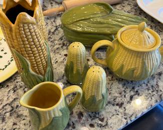 VINTAGE SHAWNEE CORN POTTERY