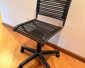 20 AdjustableHeightBlackBungieOfficeChair