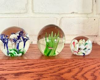 56 DecorativeGlassPaperweights