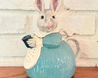 13 VintageCeramicMrsRabbitTeapot