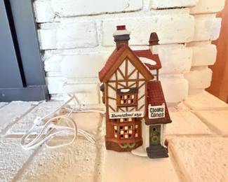 87 Dept56BumpsteadNyeCloaksCanes