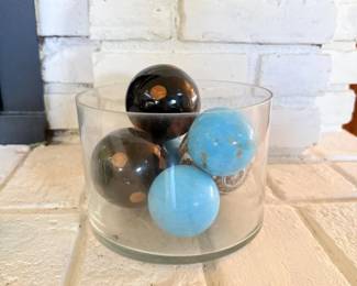 81 GlassVasewDecorativeSpheres