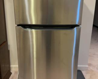 Frigidaire Stainless Steel Top-Freezer Refrigerator