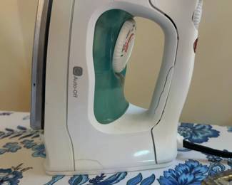 Sunbeam Steam Master Iron with Auto-Off & Retractable Cord