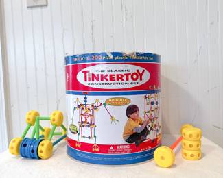 Hasbro Tinkertoy Classic Construction Set