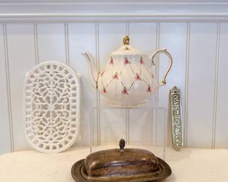 Sadler Teapot with Pink Roses, Brass Cead Mile Failte Sign