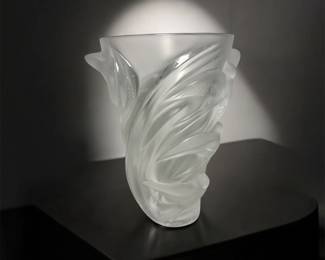 LALIQUE Crystal Martinets Vase
