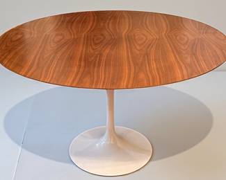 Tulip Dining Table in the style of EERO SAARINEN
