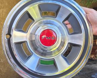 70 LeMans hub cap