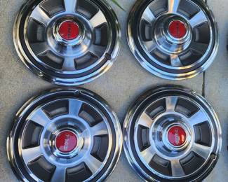 70 lemans 4 hubcaps with centers