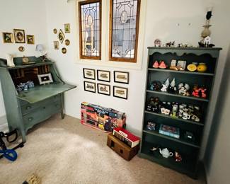 Another Wonderful Guest Room in the Lower Level Filled with Collectible Items!