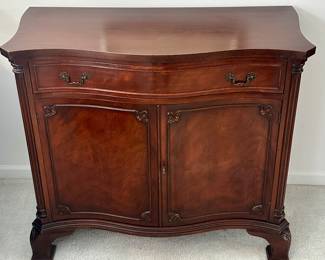 Stunning J.B Van Sciver Co. Mahogany Buffet, 40"W x 19"D x 34"H