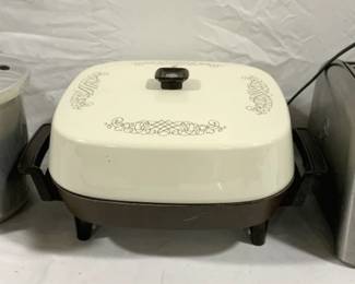 114 - Kitchen Items - Toaster, Pressure Cooker & Skillet used as-is electric/electronic/mechanical item - no guarantee all components present, untested
