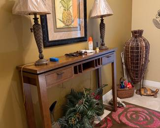 Wooden console table. Pineapple lamps