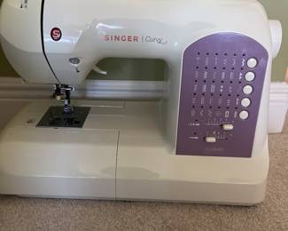 Singer curvy sewing machine 