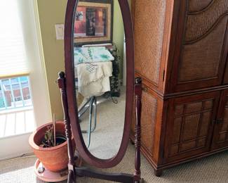 Standing mirror