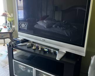 Many large screen tvs