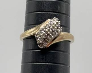 002 Elegant 10K Yellow Gold Diamond Ring 15 Stunning Diamonds