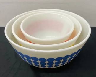 Vintage Pyrex Nesting Bowls Dot Patterned 