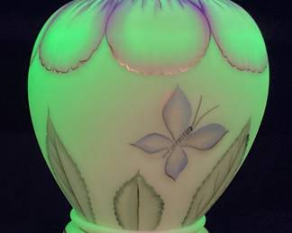 95th ANNIVERSARY 8in FENTON BURMESE SATIN GLASS GINGER JAR WITH BASE AND LID, YEAR 2000, SIGNED BY 12 MEMBERS OF THE FENTON FAMILY #508, HAND PAINTED BUTTERFLY SCENE