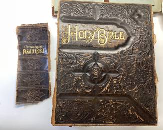 ANTIQUE LEATHER HOLY BIBLE FROM 1880 FROM THE KEARNS FAMILY, PHOTOGRAPH BOOK AND COLLECTIBLES GOLD TRIM JESUS PLATE