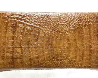 VTG. AMELIA BERKO ITALIAN LEATHER HANDBAG THIS LOT FEATURES A FINE VINTAGE ITALIAN ALLIGATOR PRINT ON LEATHER WITH CLASSIC BRONZE COLOR HARDWARE