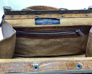 VTG. AMELIA BERKO ITALIAN LEATHER HANDBAG THIS LOT FEATURES A FINE VINTAGE ITALIAN ALLIGATOR PRINT ON LEATHER WITH CLASSIC BRONZE COLOR HARDWARE