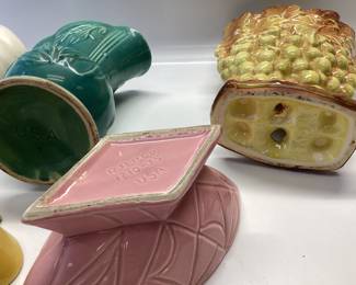 6 VINTAGE POTTERY MCCOY, ATLANTIC MOLD, RRP CO., AND OTHER USA POTTERY