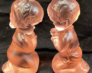 1983-84 FENTON PINK VELVET GLASS PRAYING GIRL & BOY FIGURINES, 4in H
