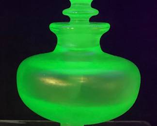 VTG. 5in FENTON FROSTED SATIN GREEN URANIUM GLASS PERFUME BOTTLE