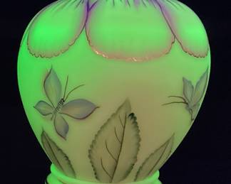 95th ANNIVERSARY 8in FENTON BURMESE SATIN GLASS GINGER JAR WITH BASE AND LID, YEAR 2000, SIGNED BY 12 MEMBERS OF THE FENTON FAMILY #508, HAND PAINTED BUTTERFLY SCENE