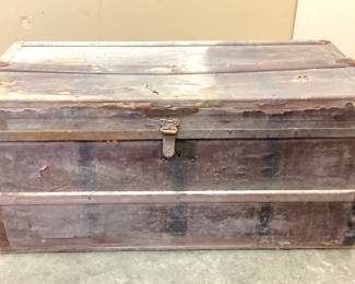  ANTIQUE TRAVEL TRUNK WOOD WITH METAL BRACES