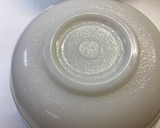 GE MILK GLASS MIXING BOWLS, PAMPERED CHEF, BROWN CERAMIC POT, PYREX, MAID OF HONOR, GOODWOOD AND TEMPERWARE