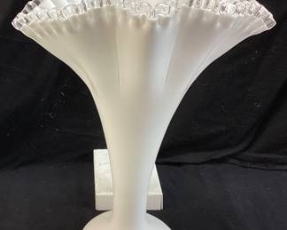  MID CENTURY 13in FENTON SILVER CREST PETTICOAT FAN VASE w RUFFLED EDGE