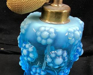 1930s FENTON BLUE OPALESCENT DeVILBISS PERFUME ATOMIZER IN GOOD CONDITION, MESH BULB IN GOOD CONDITION