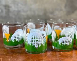 This lot features a set of eight (8) vintage “on the rocks” golf-themed glasses by Libbey. All eight come in very good condition.


