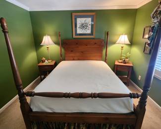 Charming Queen 4 Post Bed