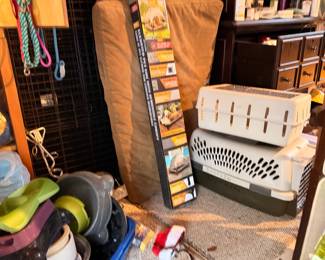 Dog beds and kennels