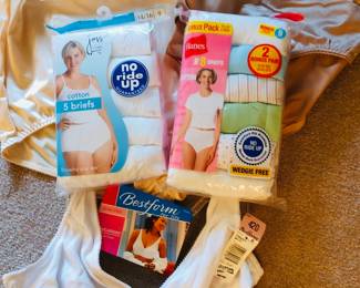 Women's New undergarments 2X/3X
Bali
jms
Vassarette
Hanes
Best form Bra's 42D