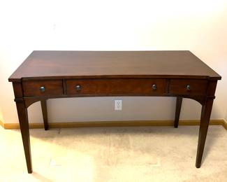 AVAILABLE FOR EARLY PURCHASE
Hooker Furniture Desk -  $225 
More pictures and dimensions available upon request. 
Call or text for more information. 507-458-2542. 
Willing to help load or delivery is available. 