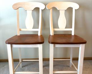 AVAILABLE FOR EARLY PURCHASE

Bermex counter height bar stools - $50 each 

More pictures and dimensions available upon request. 

Call or text for more information. 507-458-2542. 

Willing to help load or delivery is available. 