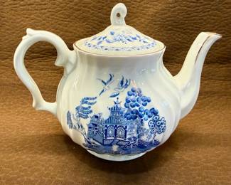 Robinson Design Group Vintage Japanese Teapot with Fluted Body and Gold Trim