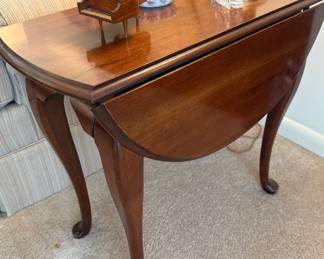 Queen Anne Style Drop Leaf Side Table