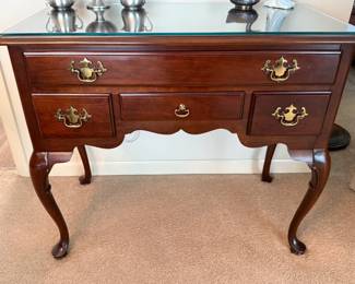 Queen Anne Style Lowboy/Dressing Table by Hammary