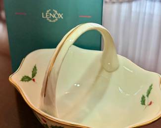 Lenox "Holiday" Porcelain Basket with Holly and Berries Motif and 24-Karat Gold Trim